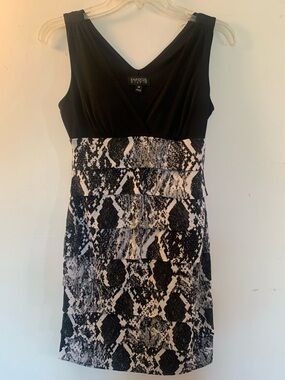 EnFocus Studio tiered dress size 14 black snake print chic flattering great fit